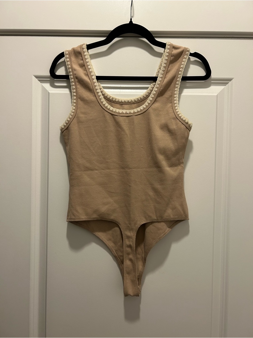 Pink Lily Beige Ribbed Bodysuit Crochet Trim Sleeveless Stretch Tank Medium - Picture 3 of 5